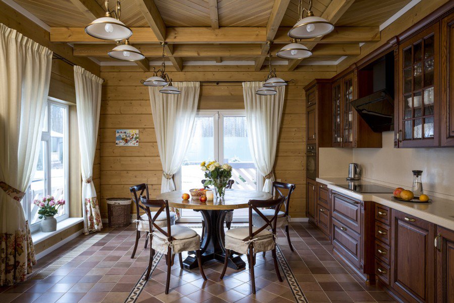 Создание уютного интерьера в деревянном доме